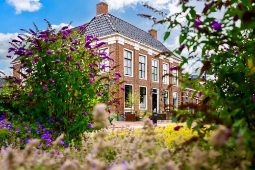 Rinsumageest Bed & Breakfast | Discover Herberg Het Rechthuis: 4-Star Delight with Dining