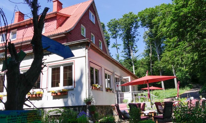 Kurort Brotterode House | Pet-Friendly Escape at Herberge zur Rose: Rated 9/10