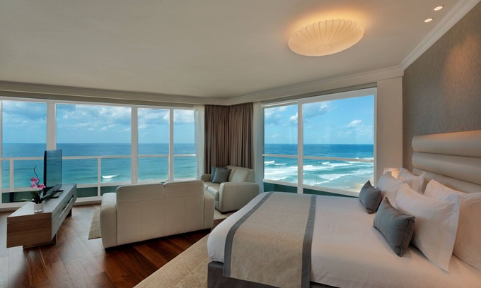 Herzliya Pituach Hotel | Experience Comfort at Herbert Samuel Okeanos Suites Herzilya