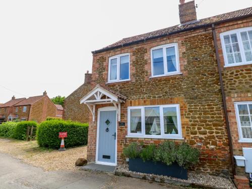 Snettisham House | Family-Friendly Retreat at Herbies Cottage - 4 Star Excellence