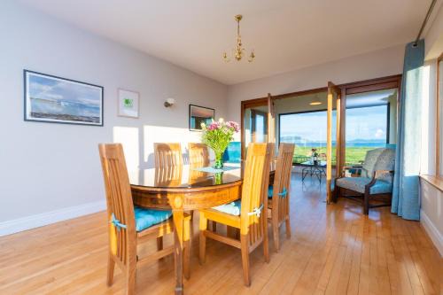 Ballinful House | Elegant Herdsman's House with Breakfast Included