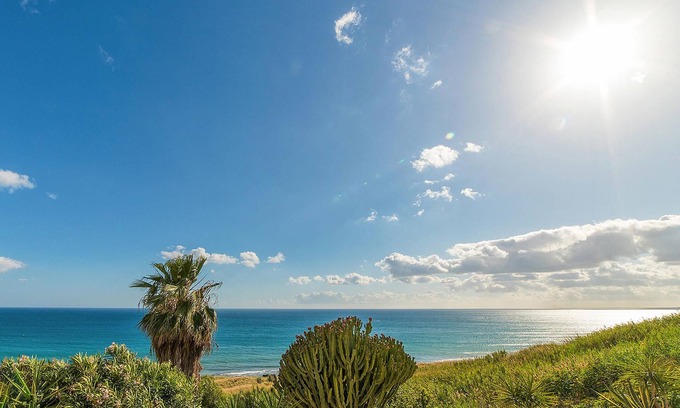 Menfi House | Spacious Getaway for Groups Amidst Beautiful Scenery