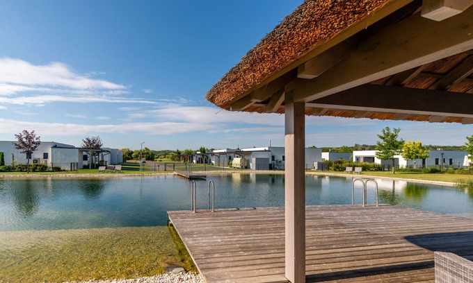 Zsira Apartment | Heritage Apartment with Pool and Kitchen for Families
