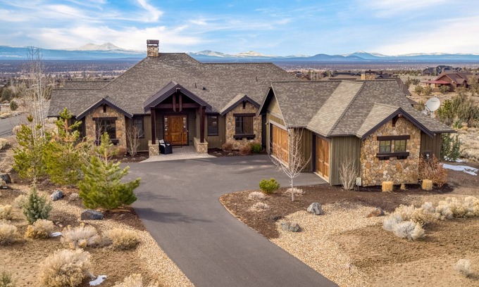 Powell Butte House | Heritage by AvantStay | Luxe Oregon Retreat with Pool & Deck