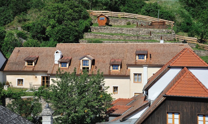Durnstein Cabin | Exceptional Heritage Dürnstein: Spa & Pet-Friendly Retreat