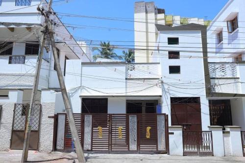 Madurai House | Charming Heritage Home with Kitchen in Family-Friendly Area