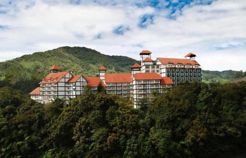 Tanah Rata Hotel | Welcoming Heritage Hotel Cameron Highlands with Pool & Dining