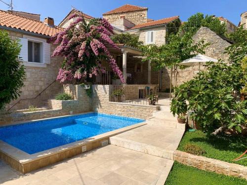 Sutivan Villa | Oceanfront Retreat at Heritage House Dvor - 10/10 Reviews