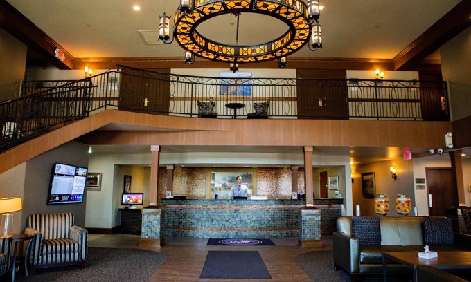 Great Falls Hotel | Heritage Inn: Relaxing Getaway with Pool and Spa Access