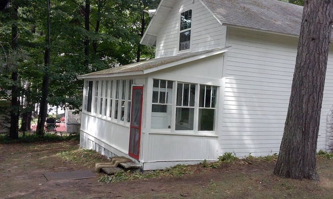 Lake Nebagamon Cottage | Heritage Lakefront Cottage with Smart TV & Canoe Access