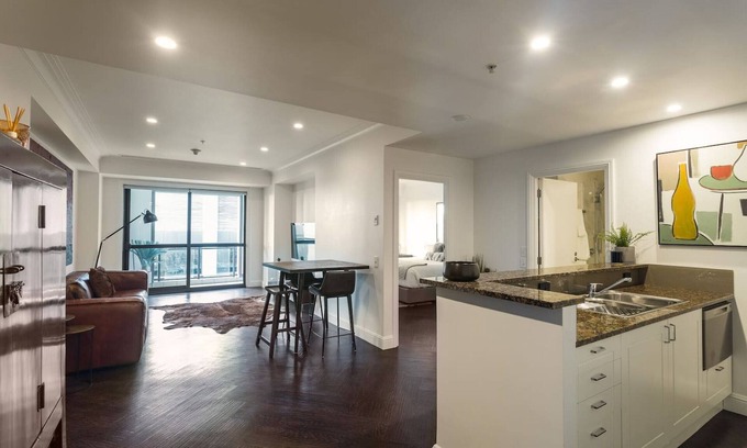 Auckland Central Business District Apartment | Heritage Retreat with Private Pool and Spa Amenities