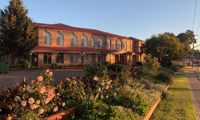 Goulburn Hotel | Discover Heritage Motor Inn Goulburn: 4-Star Comfort Awaits