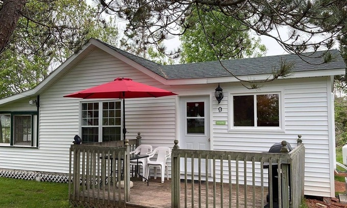 Stanhope Cottage | Heritage Two-Bedroom Cottage (Cottage 9)