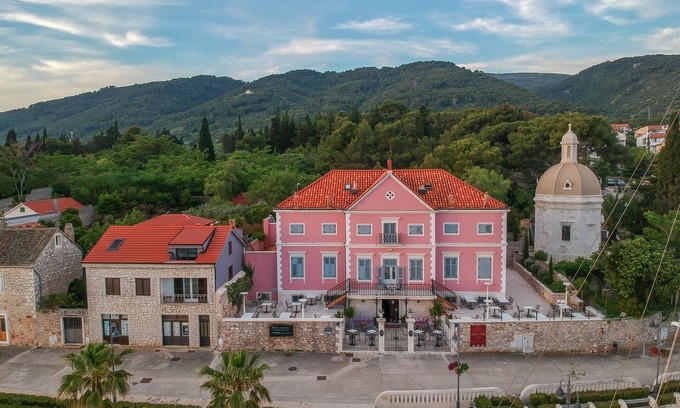 Stari Grad House | Heritage Villa Apolon: Guest Rated 9.8 with Family Amenities