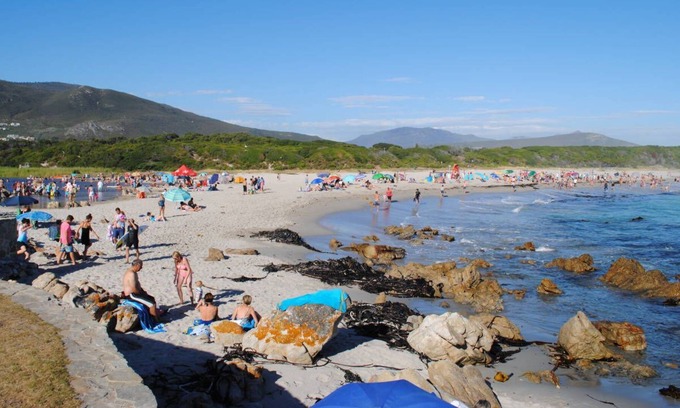 Vermont House | Oceanfront 3-Bedroom House in Beautiful Hermanus