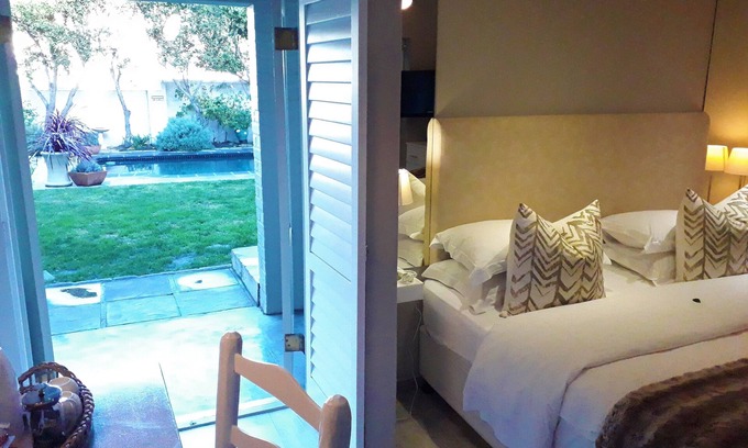 Hermanus Bed & Breakfast | Explore Hermanus Lodge on the Green: 4-Star Comfort & Pool