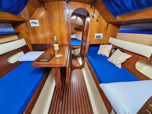 Caleta de Sebo Boat Rental | Pet-Friendly Retreat at Hermes - Ideal for Family Getaways