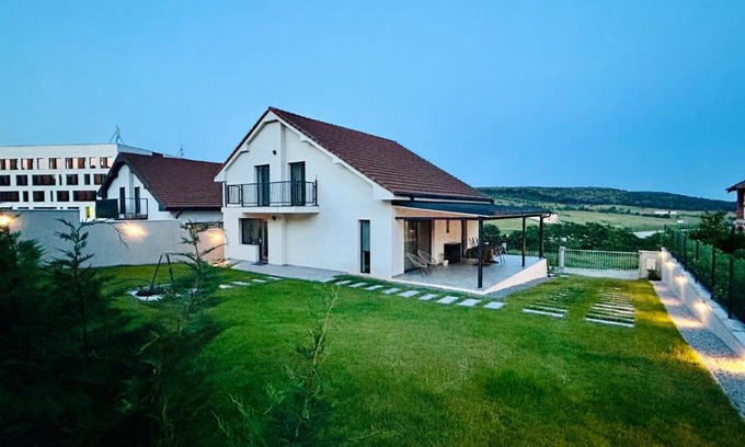 Baile Felix Villa | Discover Hermes Guest House: Top-Rated Stay with Hot Tub