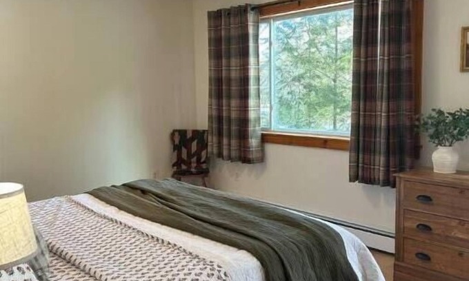 Sanbornton House | Discover Hermit Lake House in New Hampshire's Scenic Region
