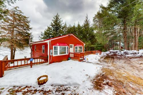 Sanbornton House | Discover Hermit Lake Retreat: Family-Friendly Getaway