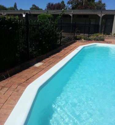 Muswellbrook Hotel | Relax at Hermitage Motel with Pool & Family-Friendly Vibes