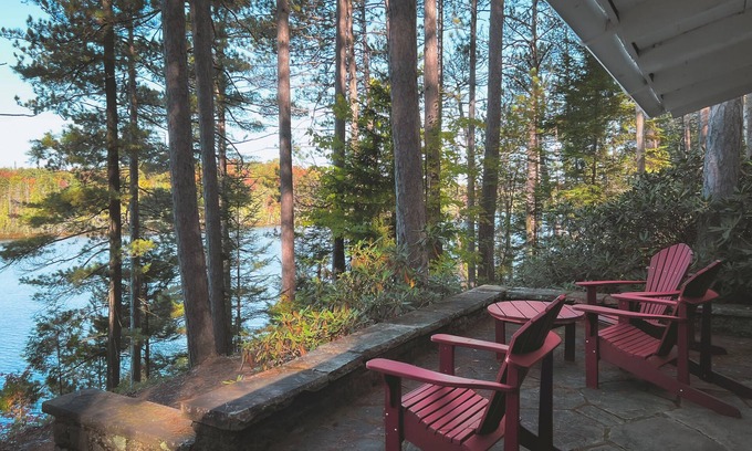 Meacham Cabin | Lake View Hermits Hut Cabin with Pool and Breakfast Included