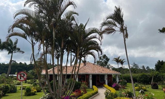 Piedecuesta Ski Chalet | Tranquil Cabana with Pool and Garden in Mesa de los Santos