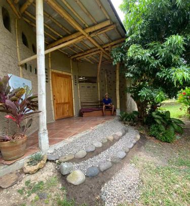 Vega de Alatorre Cabin | Inviting Hermosa Casa Bambú: Pet-Friendly with Breakfast