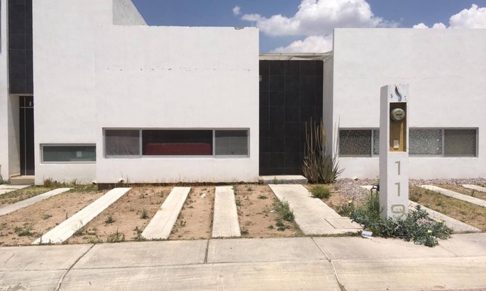 San Francisco de los Romo House | Beautiful Hermosa Casa with Pool in Private Community