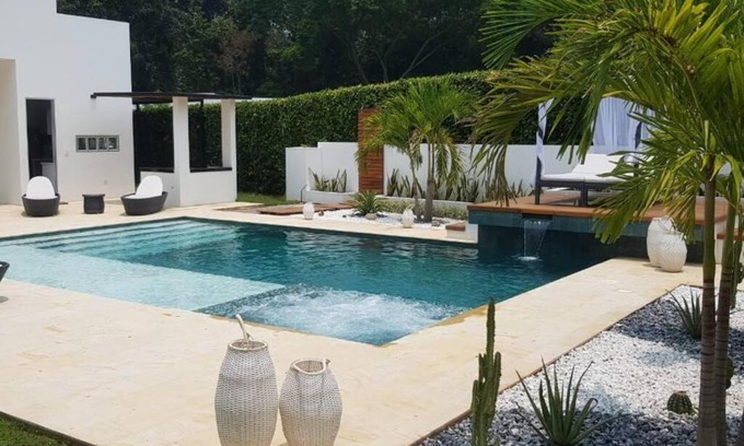 Ricaurte House | Modern Haven in Girardot: Pet-Friendly with Pool & Hot Tub