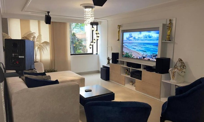 El Poblado Apartment | Elegant Apartment in El Poblado, Rated 10/10 by Guests