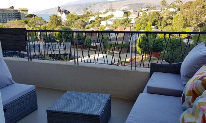 Papudo Apartment | Inviting Apartment in Central Papudo with Pool & Kitchen