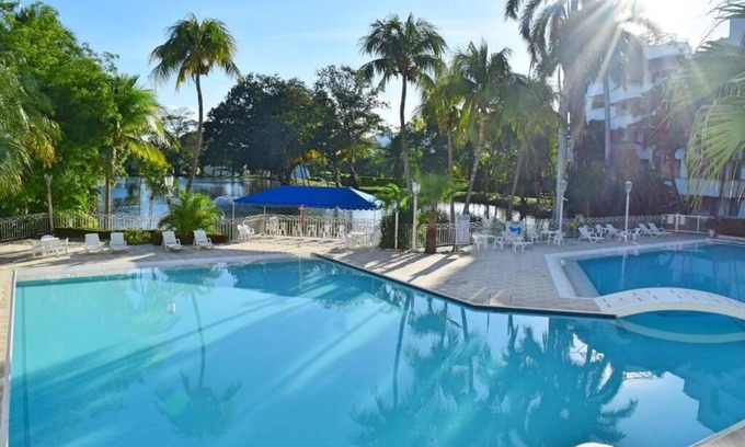Girardot Apartment | Discover Hermoso Lagos del Peñon: Family & Pet Friendly Retreat