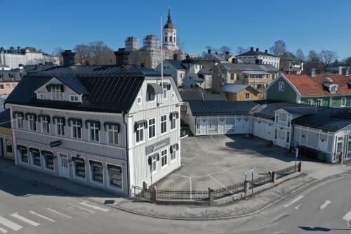 Harnosand Apartment | Convenient Centrala Apartments: Pet & Child Friendly Stay!
