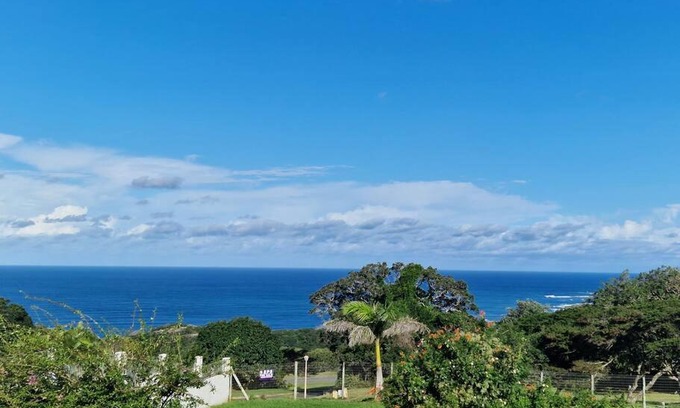Chintsa House | Heron Cottage: Pet-Friendly Retreat for Your Seaside Holiday