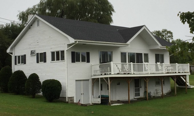 Isle of Springs House | Oceanfront Heron Cove: Rated 9.6/10 with Pet-Friendly Perks
