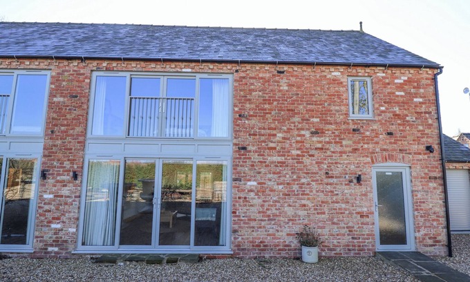 Horncastle Cottage | HERON'S DEN, pet friendly, luxury holiday cottage in Horncastle