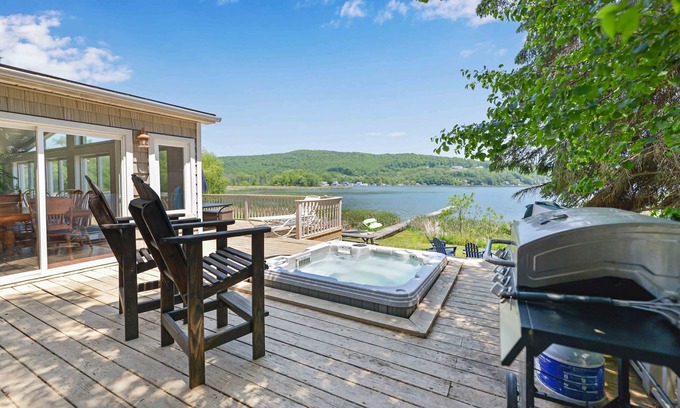 Town of Jerusalem House | Experience Heron Way: Exceptional Amenities Awaits You