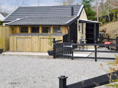 East Lewiston Apartment | Discover Herons Rest: Pet-Friendly Haven with Breakfast