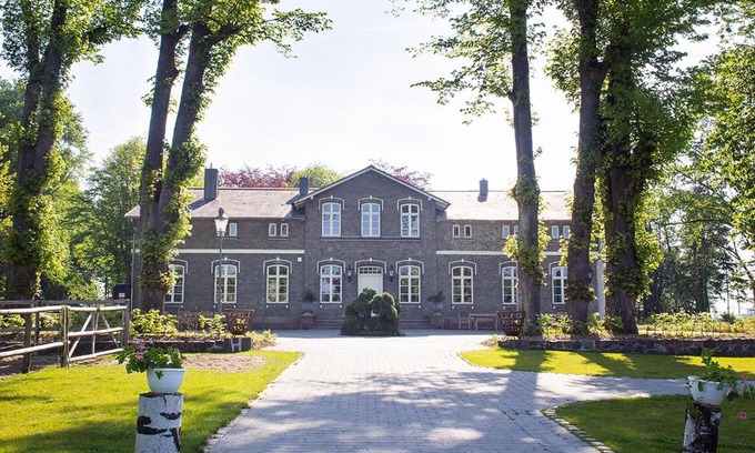 Neu-Ruppersdorf Hotel | Experience Herrenhaus Gut Neuruppersdorf with Ocean Views