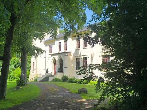 Testorf-Steinfort Apartment | Discover Herrenhaus Harmshagen: Spa & Family-Friendly Retreat