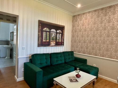 Groemitz Apartment | Guest Favorite Herrenhaus-Henriettenhof: Family-Friendly Retreat