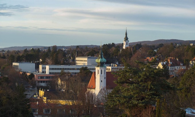 Heiligenstadt Apartment | Scenic Views of Vienna: Family-Friendly Hotel Awaits