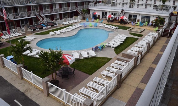 Seaside Heights Hotel | Welcoming Stay at Hershey Motel with Pool & Breakfast