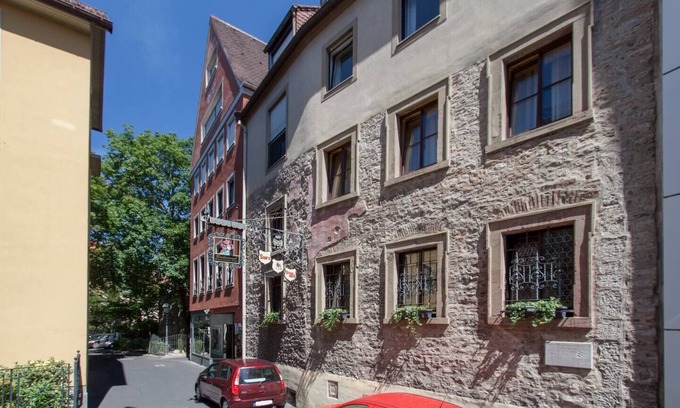 Wurzburg City Centre Apartment | Central Gem in the Old Town with Family-Friendly Amenities