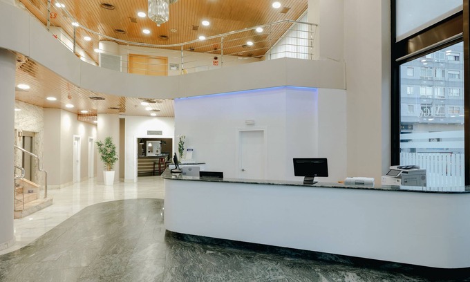 Coia Hotel | Discover Hesperia Vigo: 4-Star Stay with Spa & Breakfast