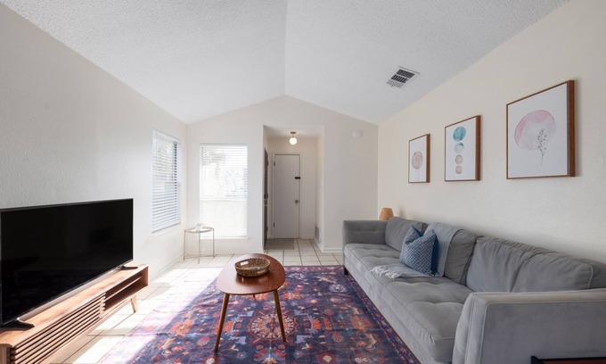 Barrington Oaks Hotel | Hestia: Pet friendly, Awesome N. Austin location