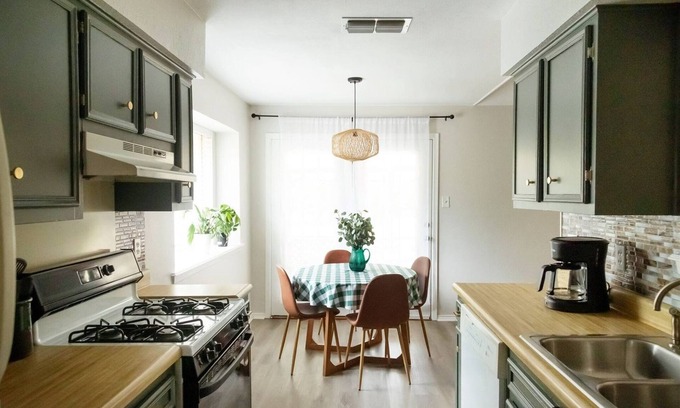 Leander House | Experience Hestia: Tropical Boho Haus with Family Amenities