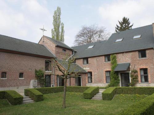 Eikot House | Welcoming Het Bloesemklooster Relais for Family Getaways