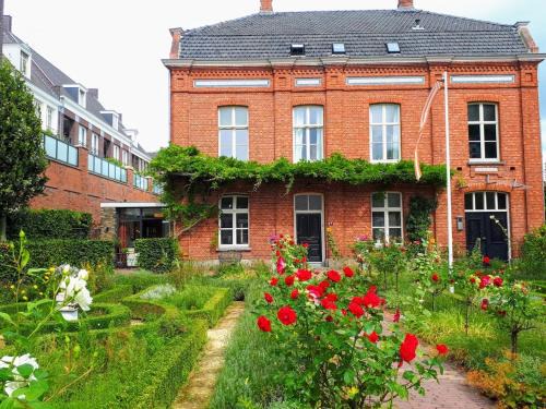 Bladel Bed & Breakfast | Explore Comfort at Het Gindrahuis with Breakfast Included